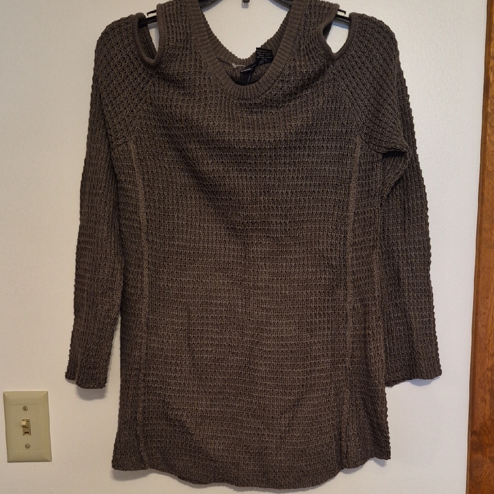 NWT Windsor Womans Olive Green Cold Shoulder Long Sleeve Sweater SZ S